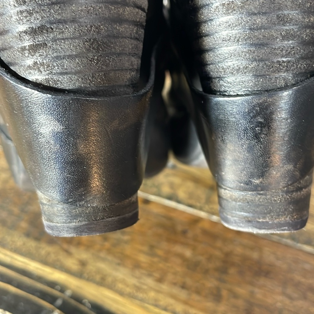 Kork-Ease clogs with wooden heel black size 11/43
Size 11 size 43 one tack gone - Picture 17 of 17